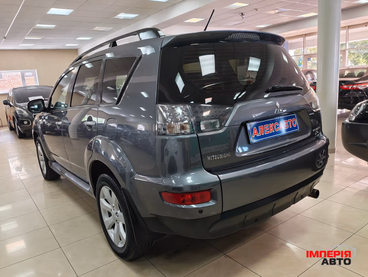 Mitsubishi Outlander - фото 2
