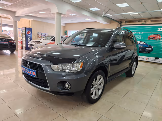 Mitsubishi Outlander - фото 1