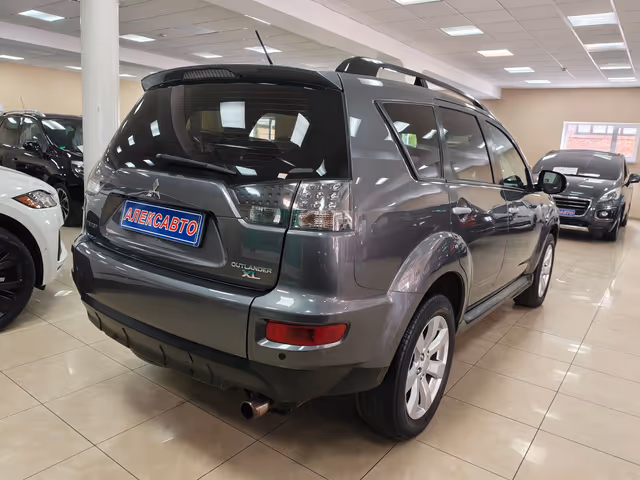 Mitsubishi Outlander - фото 3