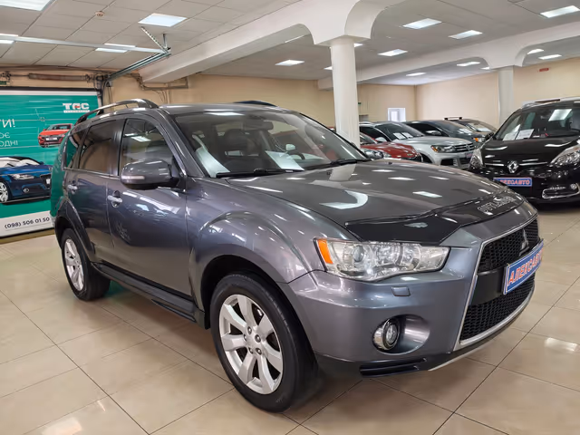 Mitsubishi Outlander - фото 4