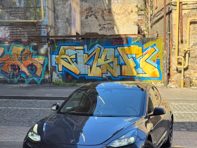 Tesla Model 3 - фото 4