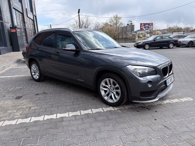 BMW X1 - фото 1
