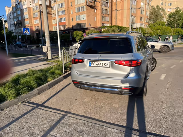 Mercedes-Benz GLS - фото 2