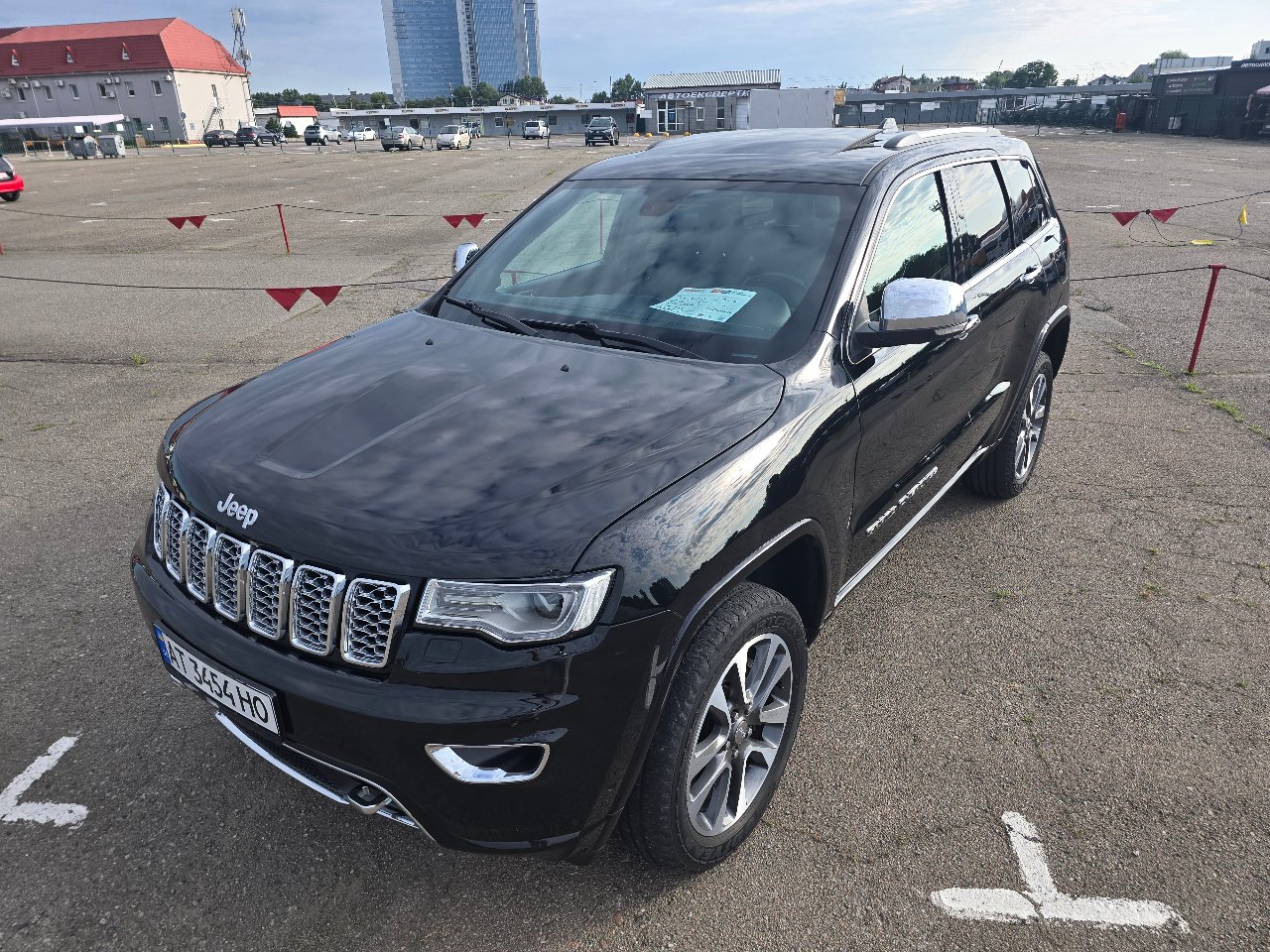 Jeep Grand Cherokee - фото 2