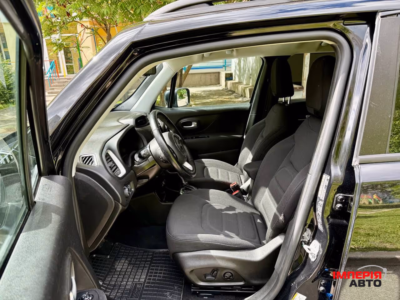 Jeep Renegade - фото 12