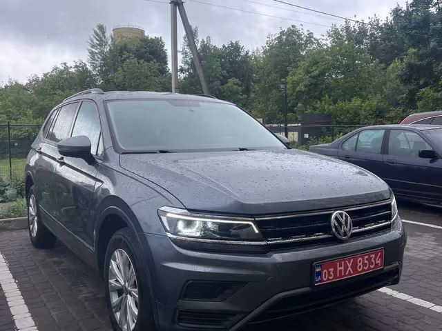 Volkswagen Tiguan - фото 1
