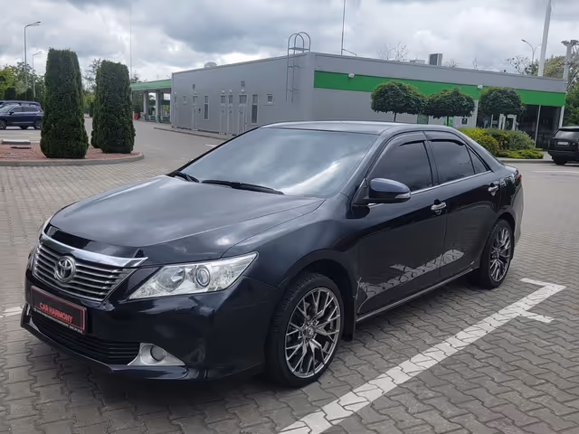 Toyota Camry - фото 2