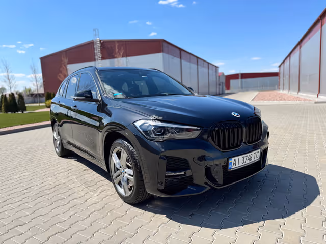 BMW X1 - фото 1
