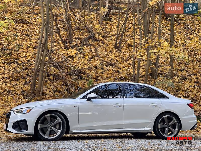 Audi A4 - фото 16