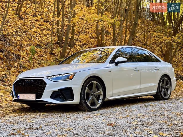Audi A4 - фото 5