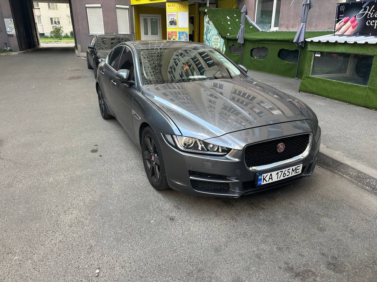 Jaguar XE - фото 1