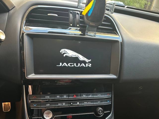Jaguar XE - зображення 2