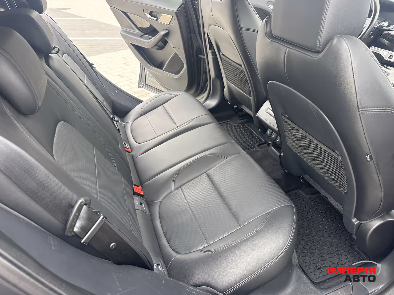 Jaguar I-Pace - фото 11