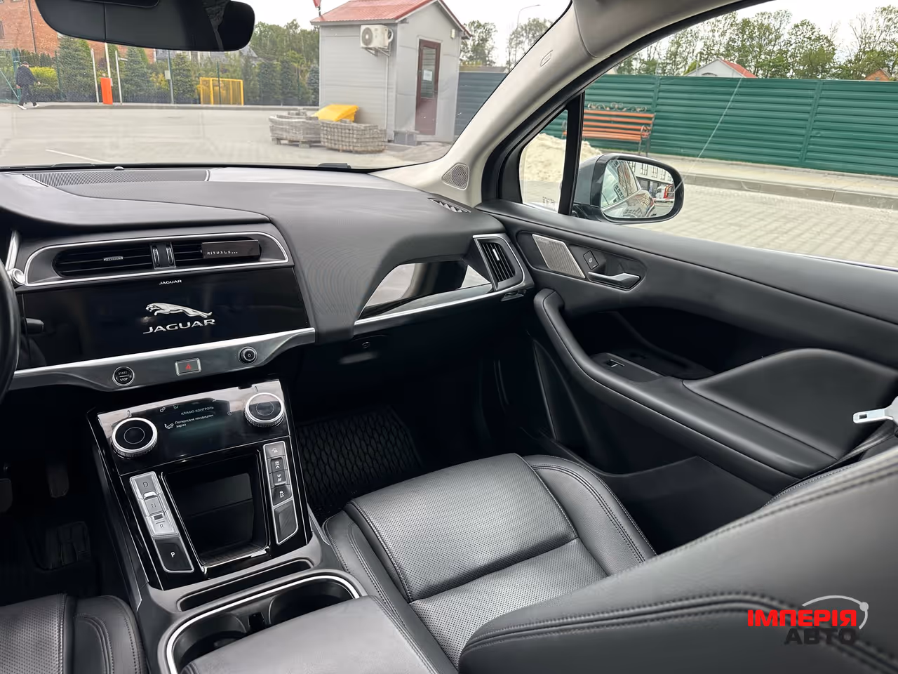 Jaguar I-Pace - фото 25