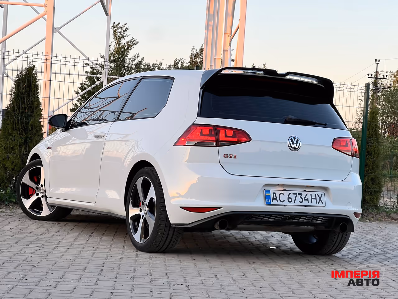 Volkswagen Golf GTI - фото 10