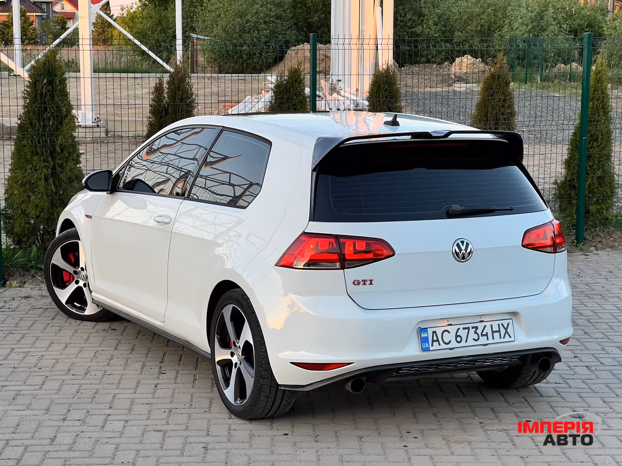 Volkswagen Golf GTI - фото 11