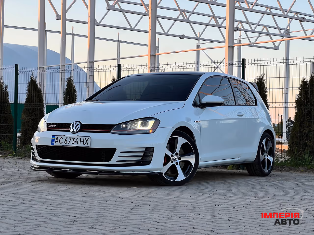 Volkswagen Golf GTI - фото 8