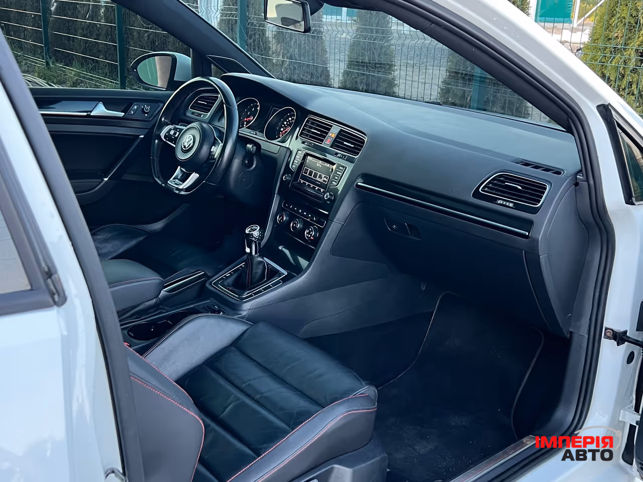 Volkswagen Golf GTI - фото 22
