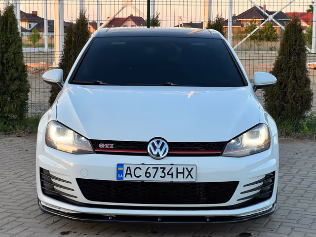 Volkswagen Golf GTI - фото 4