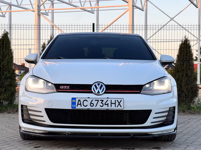 Volkswagen Golf GTI - фото 5