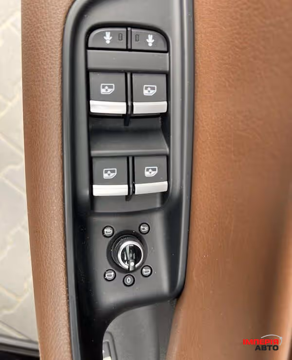 Audi Q7 - фото 12