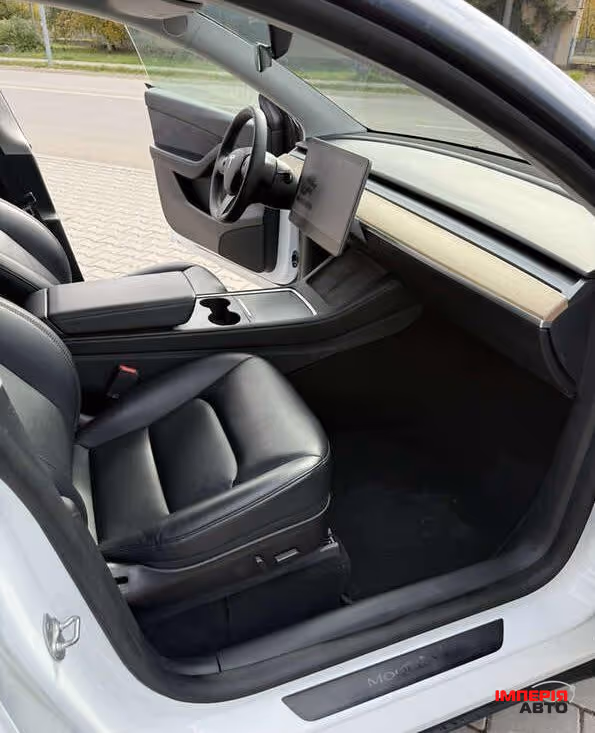 Tesla Model Y - фото 7