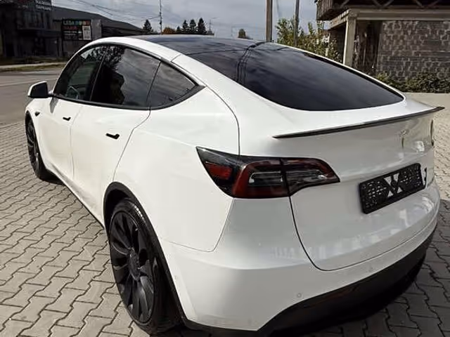 Tesla Model Y - фото 5