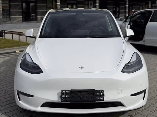 Tesla Model Y - фото 2