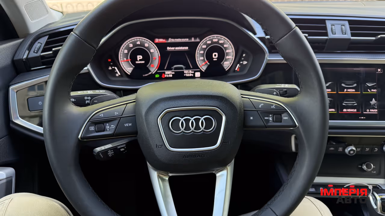 Audi Q3 - фото 18