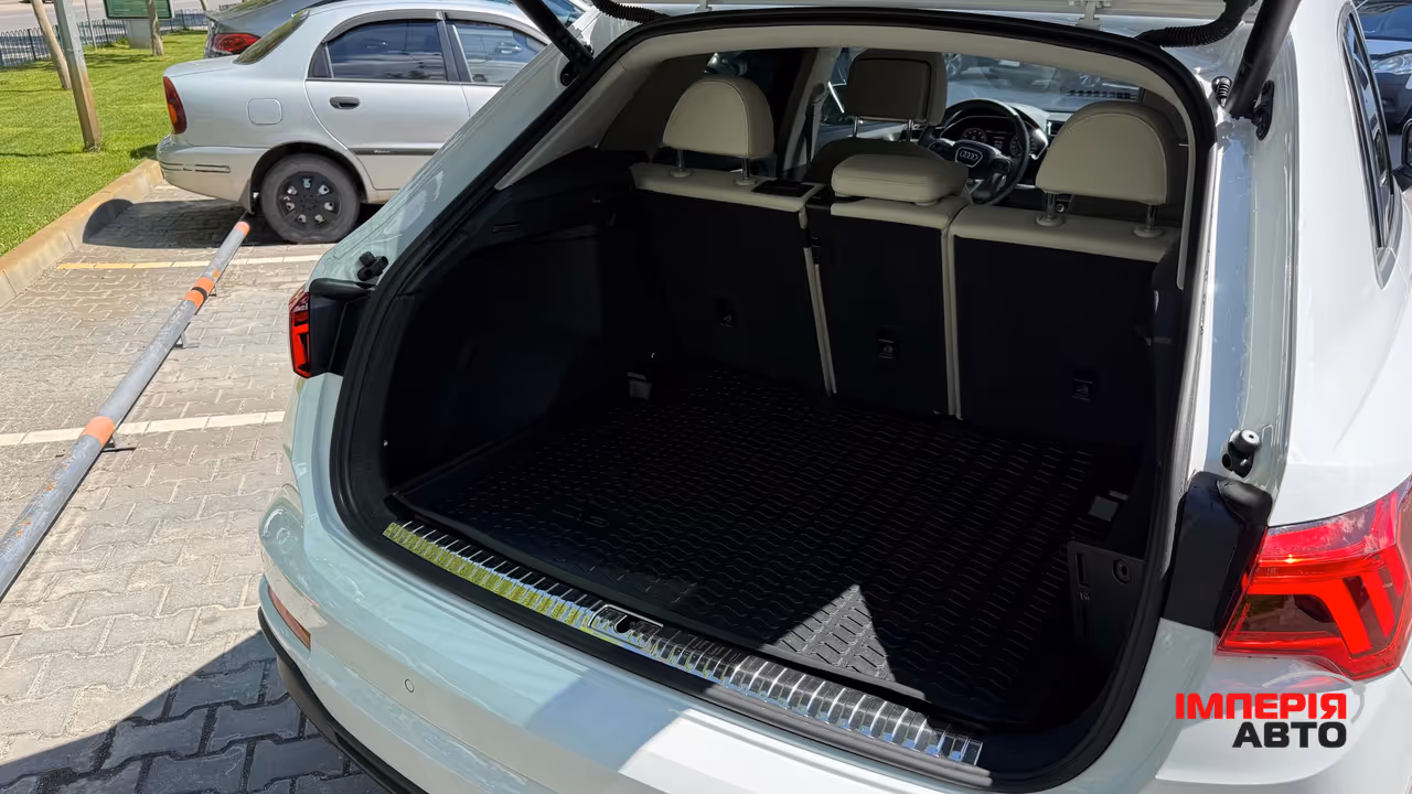 Audi Q3 - фото 7