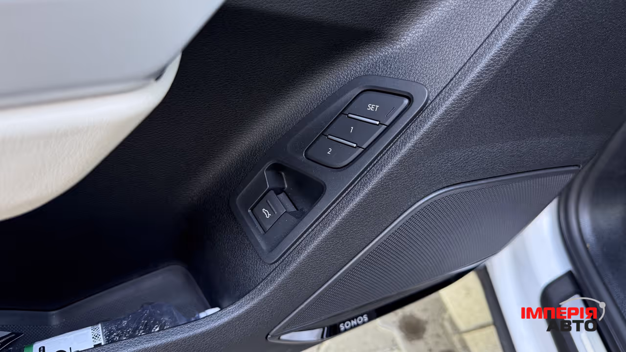 Audi Q3 - фото 14