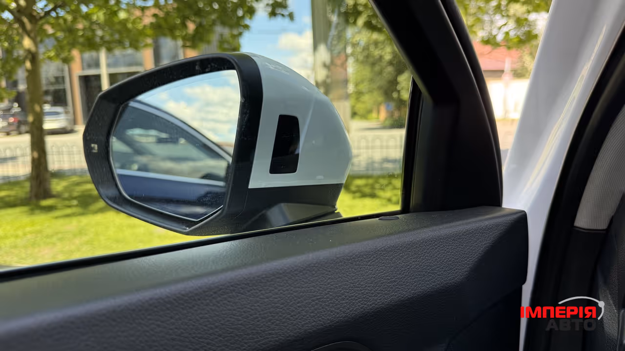 Audi Q3 - фото 17