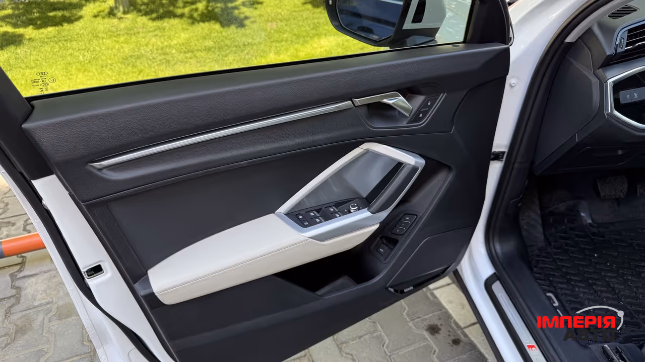Audi Q3 - фото 12
