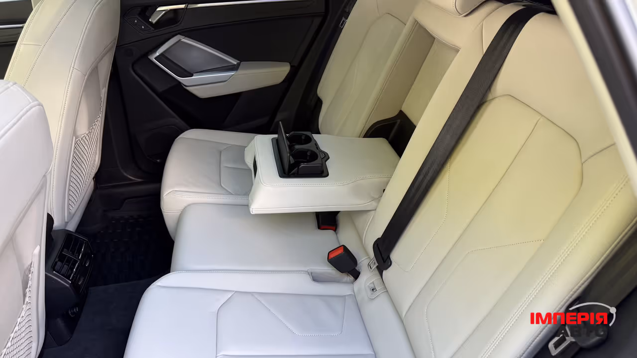 Audi Q3 - фото 11