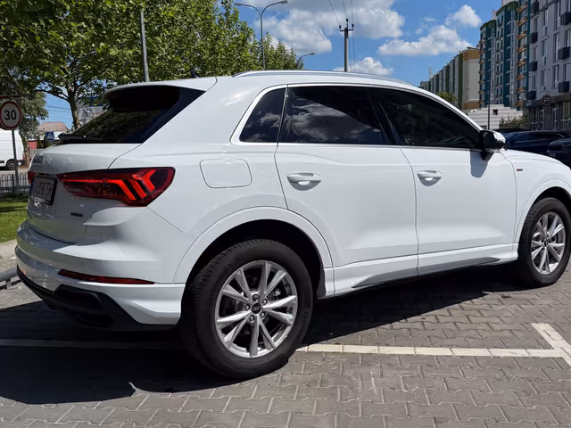 Audi Q3 - фото 4