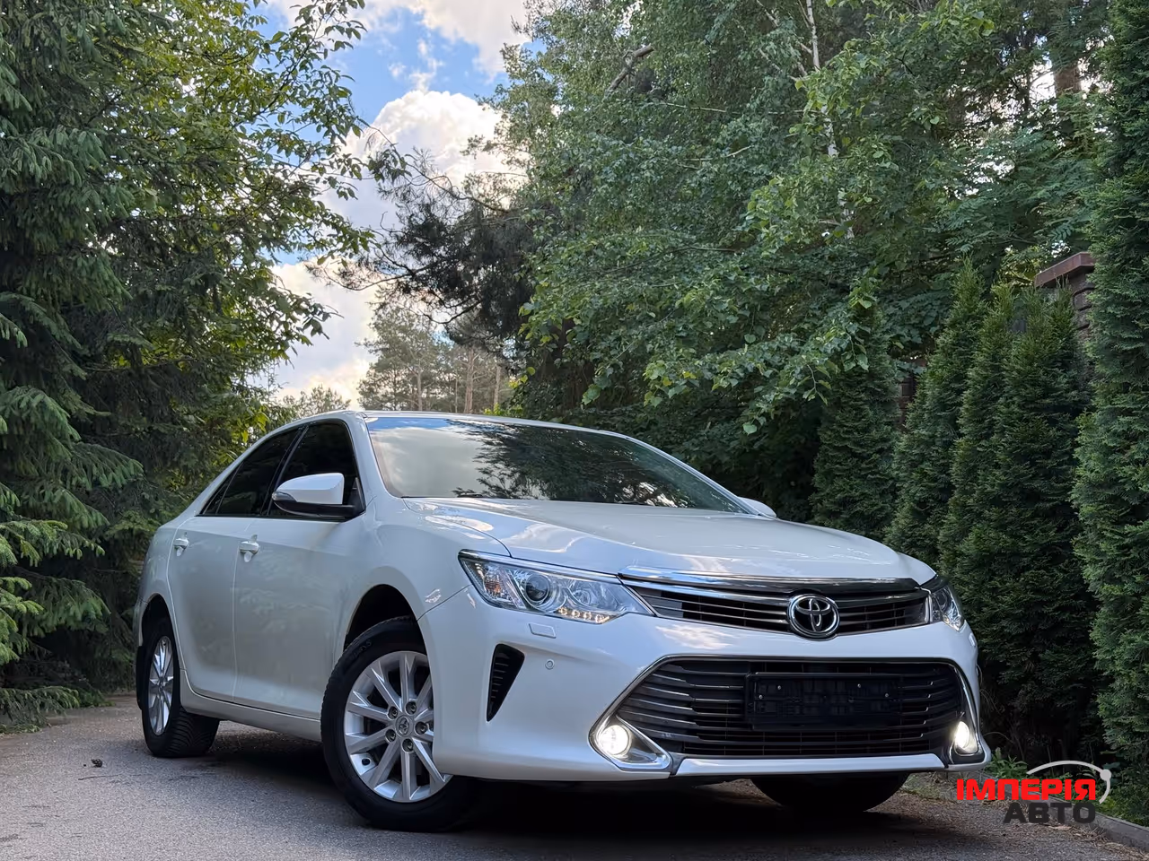 Toyota Camry - фото 2