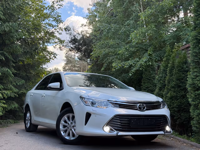 Toyota Camry - фото 2