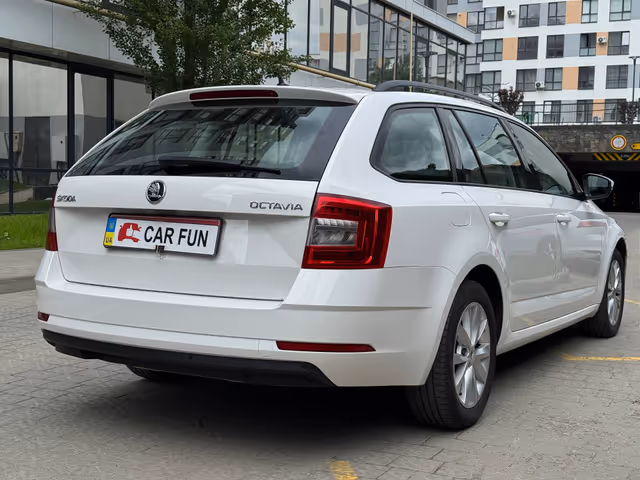 Skoda Octavia - фото 4
