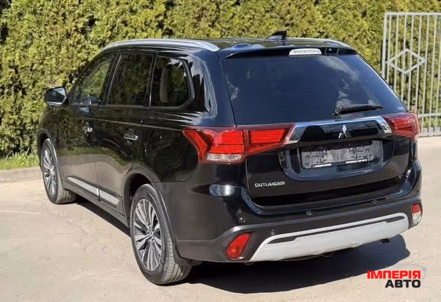 Mitsubishi Outlander - фото 5