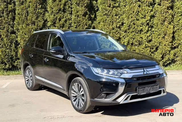 Mitsubishi Outlander - фото 1