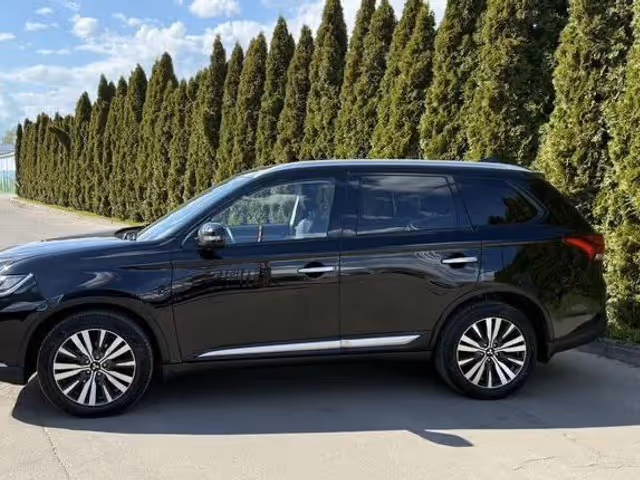Mitsubishi Outlander - фото 4