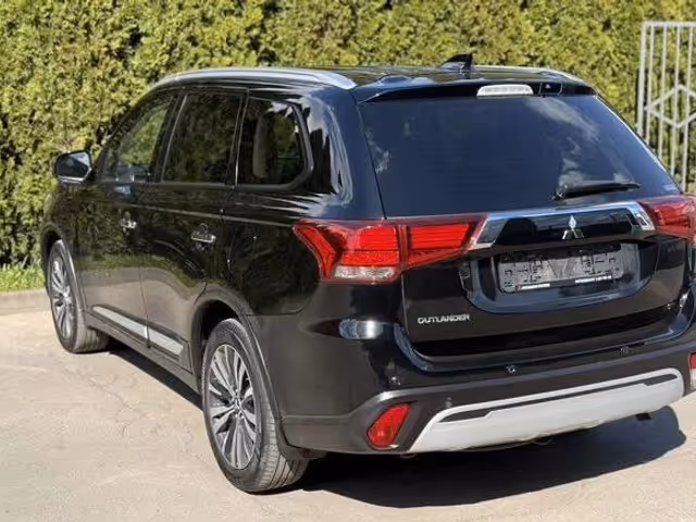 Mitsubishi Outlander - фото 5