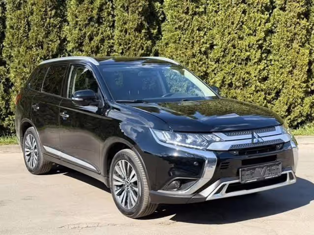 Mitsubishi Outlander - фото 1