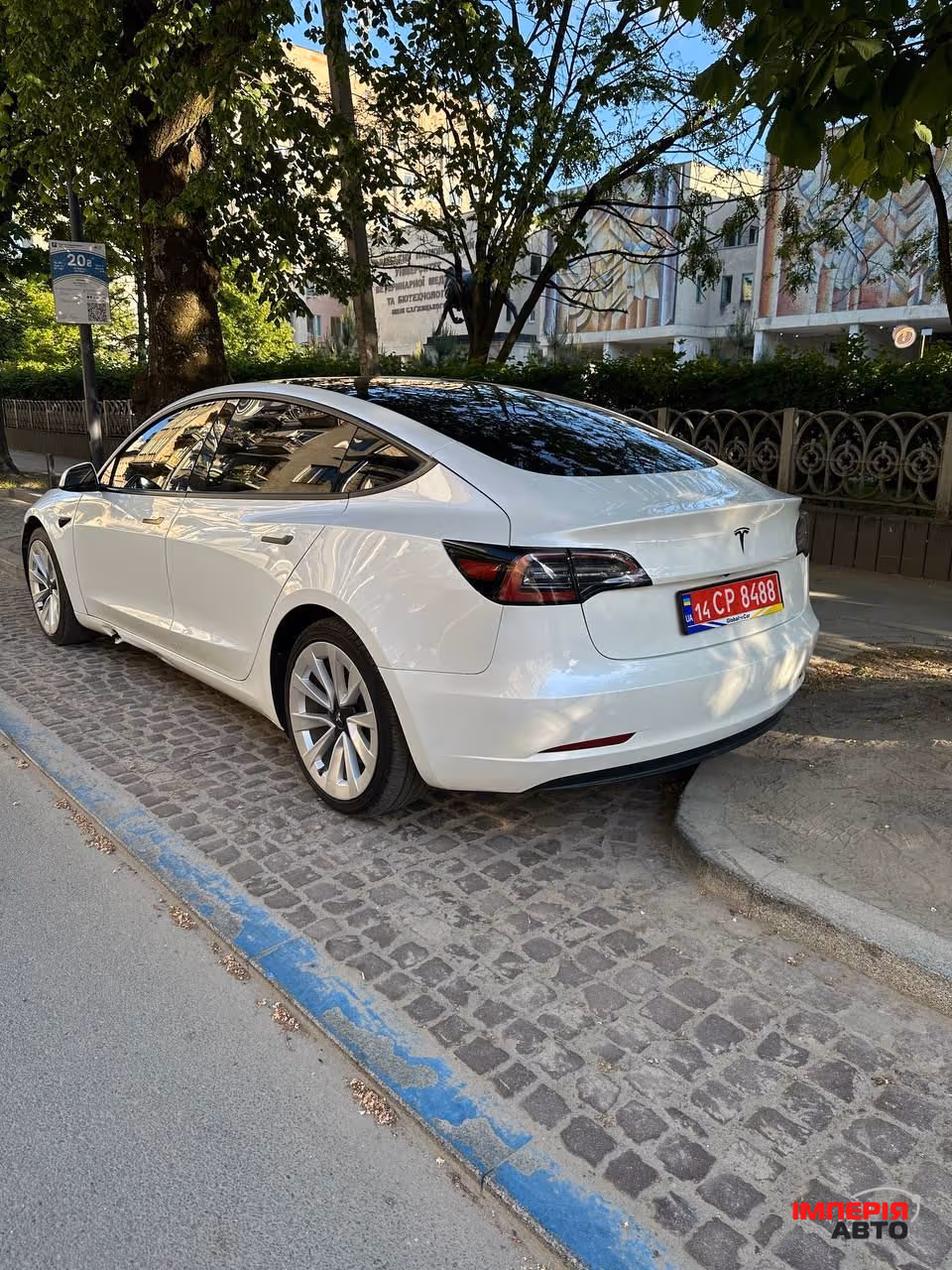 Tesla Model 3 - фото 1