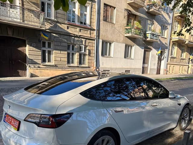 Tesla Model 3 - фото 4