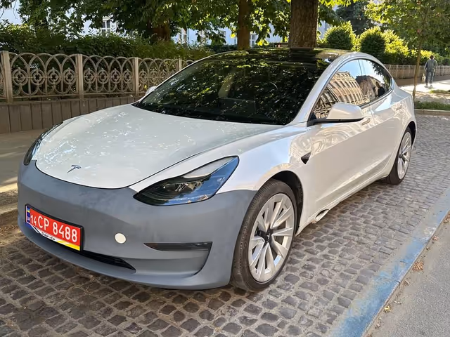 Tesla Model 3 - фото 2