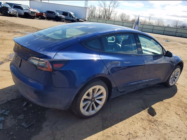 Tesla Model 3 - фото 5