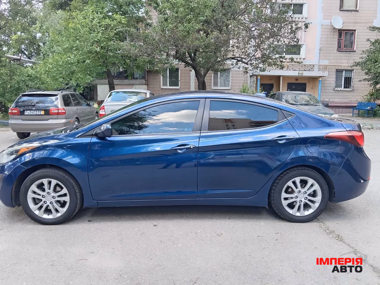 Hyundai Elantra - фото 3