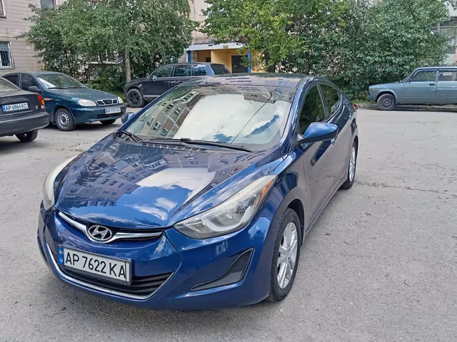Hyundai Elantra - фото 1