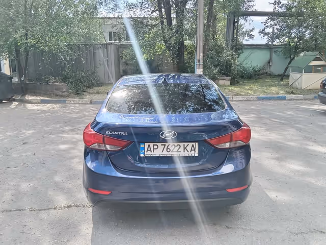 Hyundai Elantra - фото 4